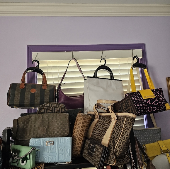 Luxury Colab @greenbergphylli & @pikaki7 Purses, Wallets, Jewelry & More! - Picture 13 of 16